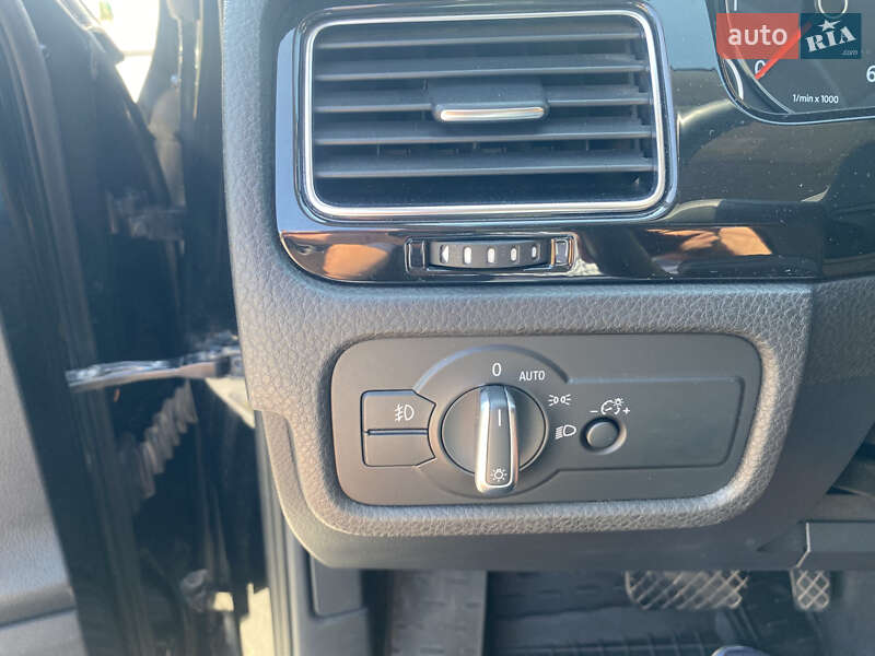 Внедорожник / Кроссовер Volkswagen Touareg 2012 в Одессе
