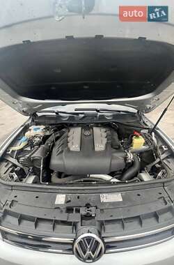 Внедорожник / Кроссовер Volkswagen Touareg 2011 в Запорожье