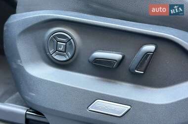 Внедорожник / Кроссовер Volkswagen Touareg 2019 в 