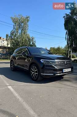 Позашляховик / Кросовер Volkswagen Touareg 2021 в Рівному