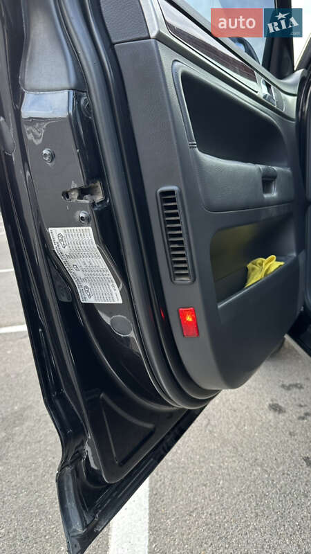 Внедорожник / Кроссовер Volkswagen Touareg 2006 в Виннице