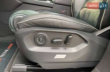 Внедорожник / Кроссовер Volkswagen Touareg 2019 в 