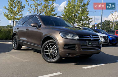 Внедорожник / Кроссовер Volkswagen Touareg 2012 в Киеве