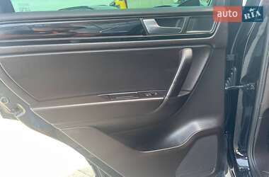 Внедорожник / Кроссовер Volkswagen Touareg 2012 в 