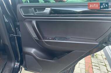 Внедорожник / Кроссовер Volkswagen Touareg 2012 в 