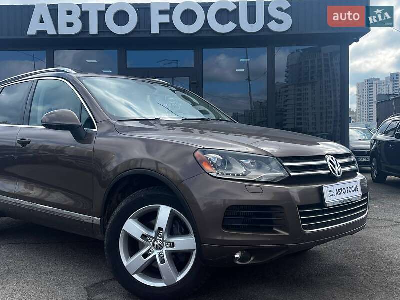 Внедорожник / Кроссовер Volkswagen Touareg 2011 в Киеве