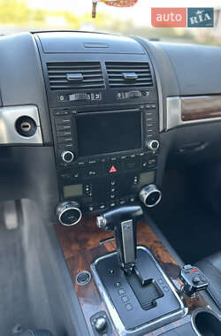 Внедорожник / Кроссовер Volkswagen Touareg 2007 в 