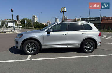 Позашляховик / Кросовер Volkswagen Touareg 2014 в Києві