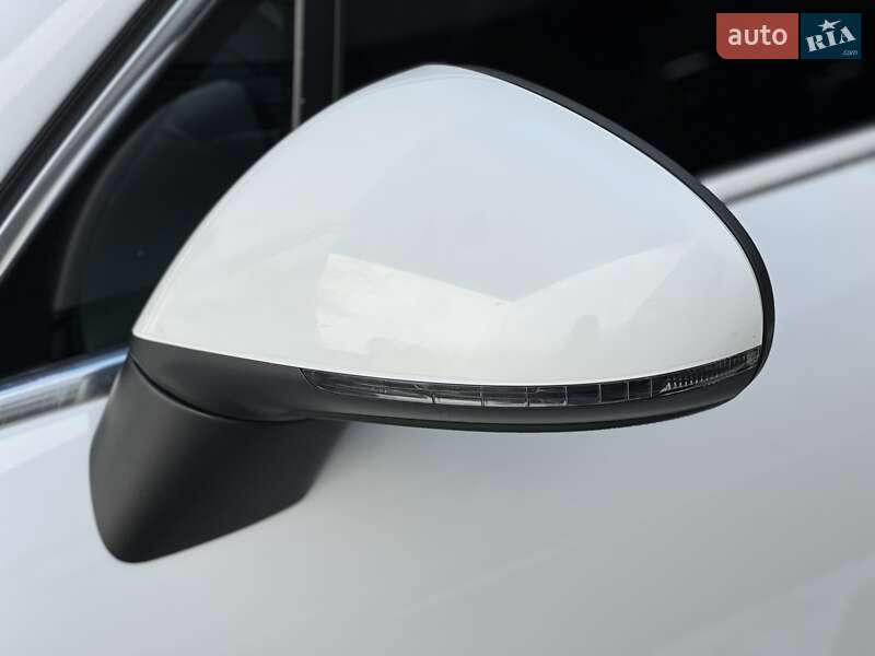 Внедорожник / Кроссовер Volkswagen Touareg 2013 в Киеве