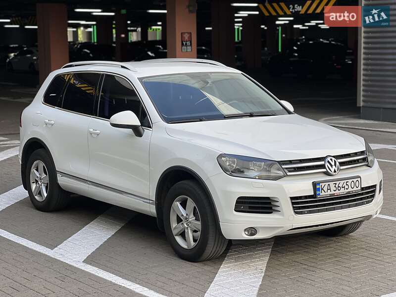 Внедорожник / Кроссовер Volkswagen Touareg 2013 в Киеве