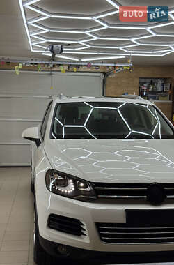 Внедорожник / Кроссовер Volkswagen Touareg 2011 в 