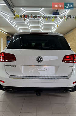 Внедорожник / Кроссовер Volkswagen Touareg 2011 в 