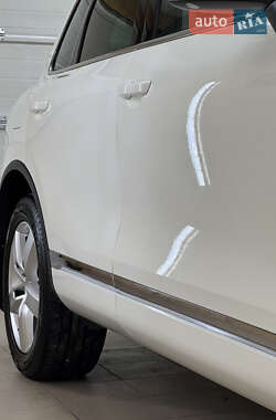 Внедорожник / Кроссовер Volkswagen Touareg 2011 в 