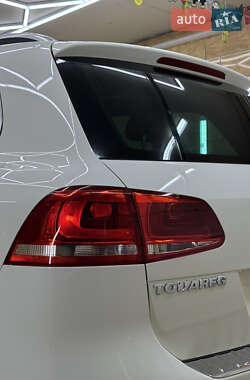 Внедорожник / Кроссовер Volkswagen Touareg 2011 в 