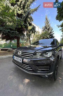 Позашляховик / Кросовер Volkswagen Touareg 2011 в Рівному