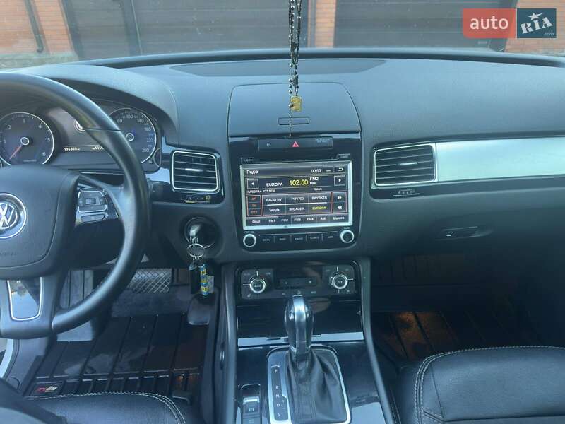 Позашляховик / Кросовер Volkswagen Touareg 2012 в Дніпрі