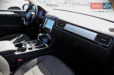 Внедорожник / Кроссовер Volkswagen Touareg 2015 в 