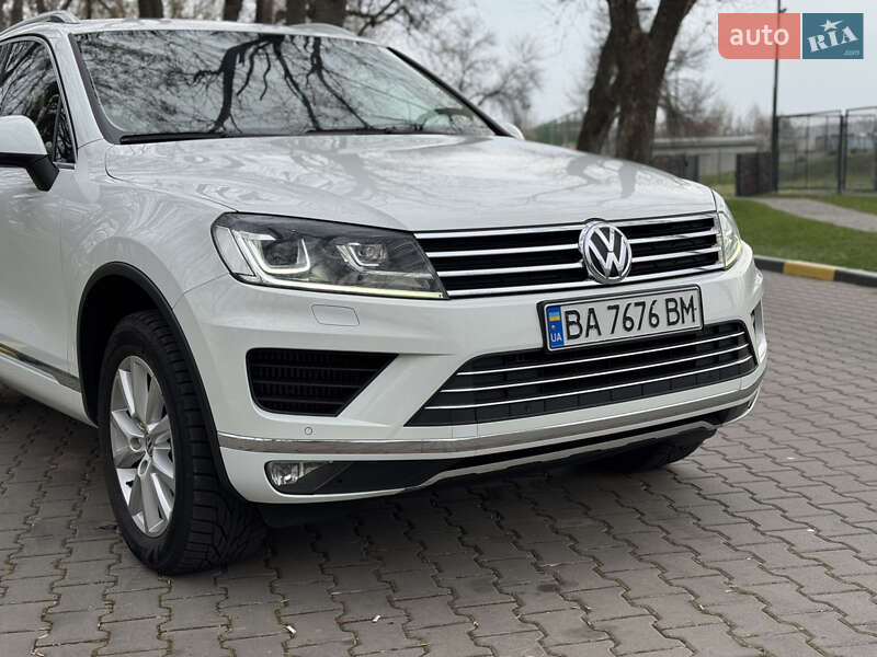 Внедорожник / Кроссовер Volkswagen Touareg 2015 в Александрие