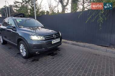 Внедорожник / Кроссовер Volkswagen Touareg 2012 в Днепре