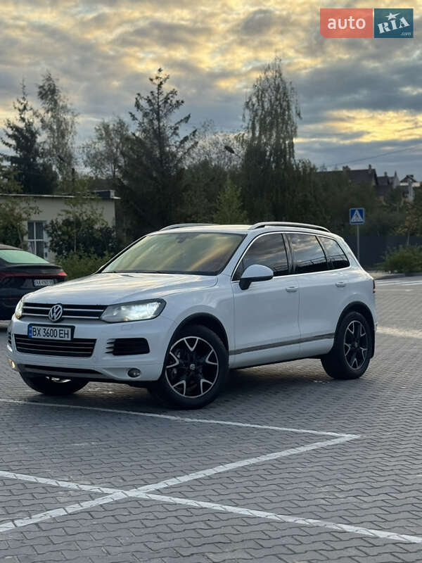 Внедорожник / Кроссовер Volkswagen Touareg 2012 в Хмельницком