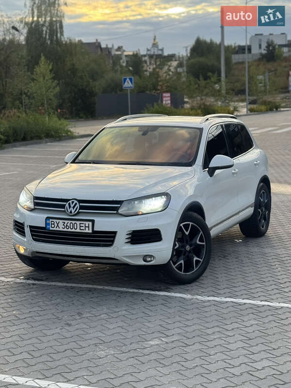 Внедорожник / Кроссовер Volkswagen Touareg 2012 в Хмельницком