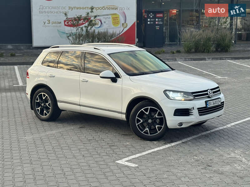 Внедорожник / Кроссовер Volkswagen Touareg 2012 в Хмельницком