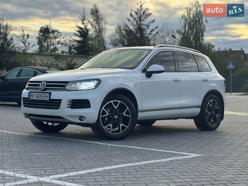 Внедорожник / Кроссовер Volkswagen Touareg 2012 в Хмельницком