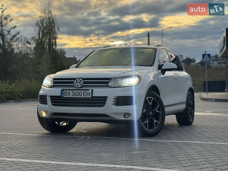 Внедорожник / Кроссовер Volkswagen Touareg 2012 в Хмельницком