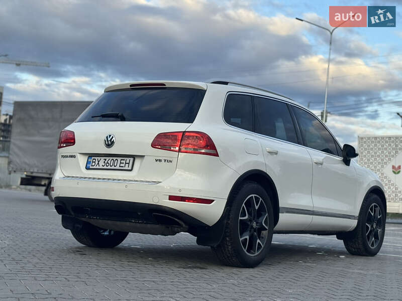 Внедорожник / Кроссовер Volkswagen Touareg 2012 в Хмельницком