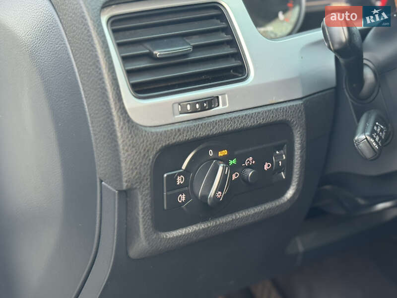 Внедорожник / Кроссовер Volkswagen Touareg 2012 в Хмельницком