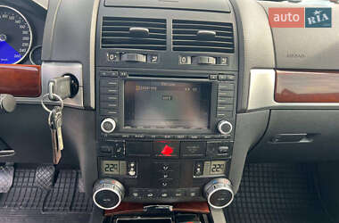 Внедорожник / Кроссовер Volkswagen Touareg 2004 в 