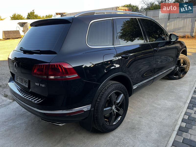 Позашляховик / Кросовер Volkswagen Touareg 2016 в Дніпрі
