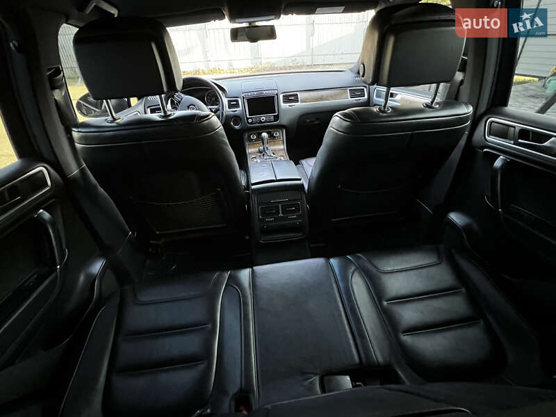 Позашляховик / Кросовер Volkswagen Touareg 2016 в Дніпрі