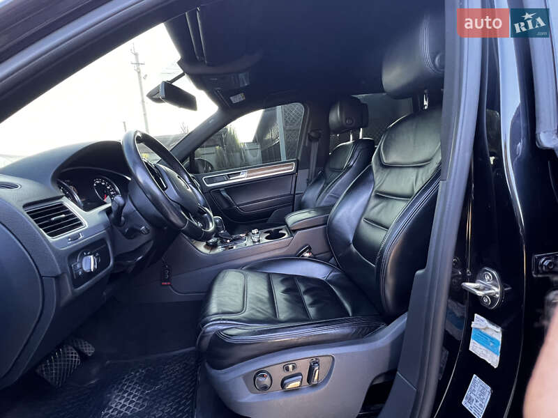 Позашляховик / Кросовер Volkswagen Touareg 2016 в Дніпрі