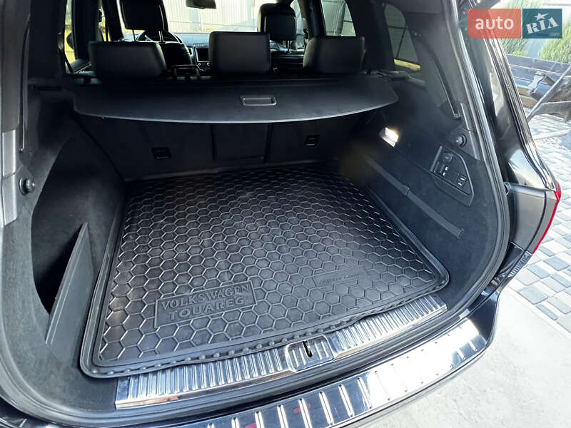 Позашляховик / Кросовер Volkswagen Touareg 2016 в Дніпрі