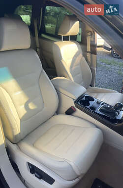 Внедорожник / Кроссовер Volkswagen Touareg 2010 в 