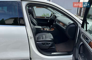 Внедорожник / Кроссовер Volkswagen Touareg 2011 в 