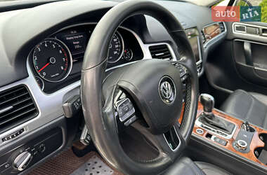 Внедорожник / Кроссовер Volkswagen Touareg 2011 в 