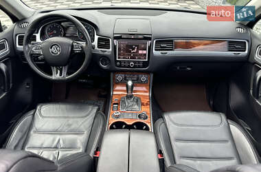 Внедорожник / Кроссовер Volkswagen Touareg 2011 в 