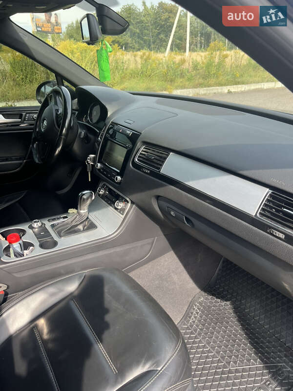 Внедорожник / Кроссовер Volkswagen Touareg 2013 в Львове