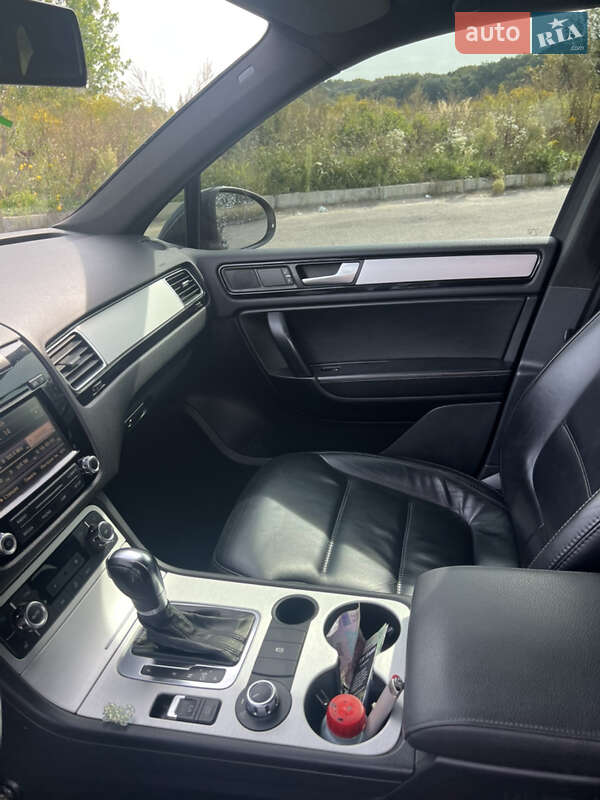 Внедорожник / Кроссовер Volkswagen Touareg 2013 в Львове