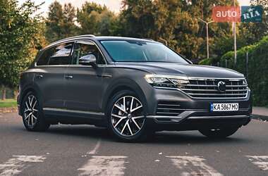 Позашляховик / Кросовер Volkswagen Touareg 2020 в Києві
