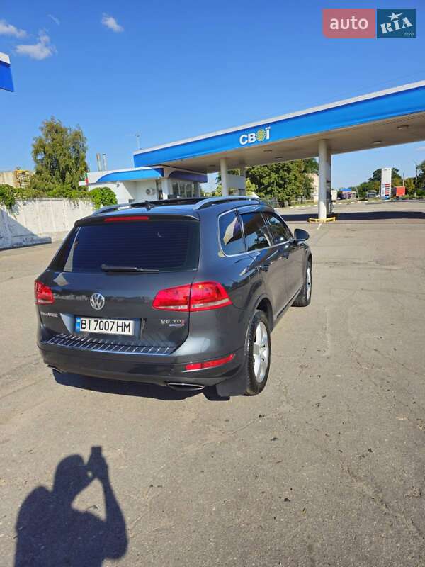 Внедорожник / Кроссовер Volkswagen Touareg 2014 в Полтаве