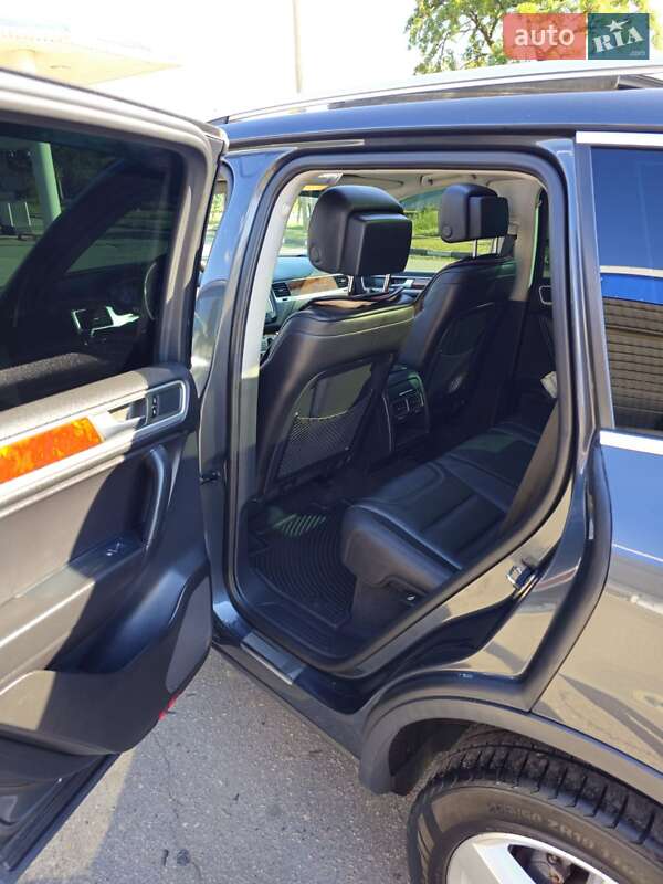 Внедорожник / Кроссовер Volkswagen Touareg 2014 в Полтаве