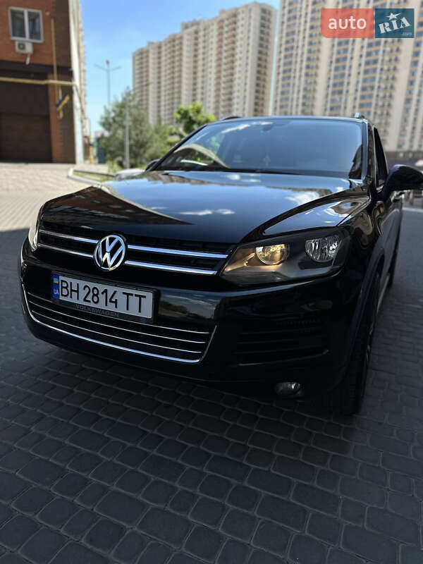 Внедорожник / Кроссовер Volkswagen Touareg 2012 в Одессе