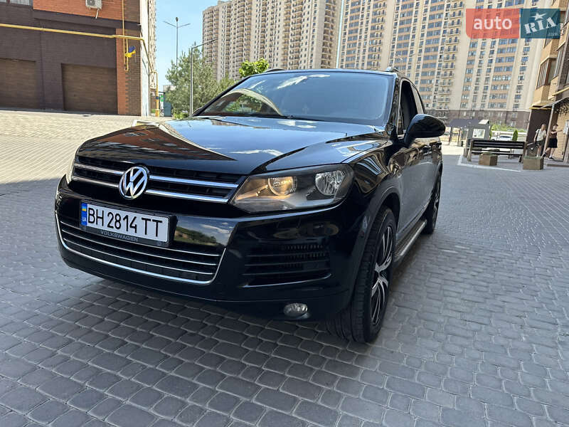 Внедорожник / Кроссовер Volkswagen Touareg 2012 в Одессе