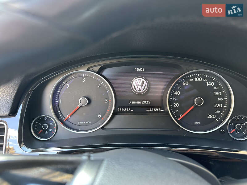 Внедорожник / Кроссовер Volkswagen Touareg 2012 в Одессе