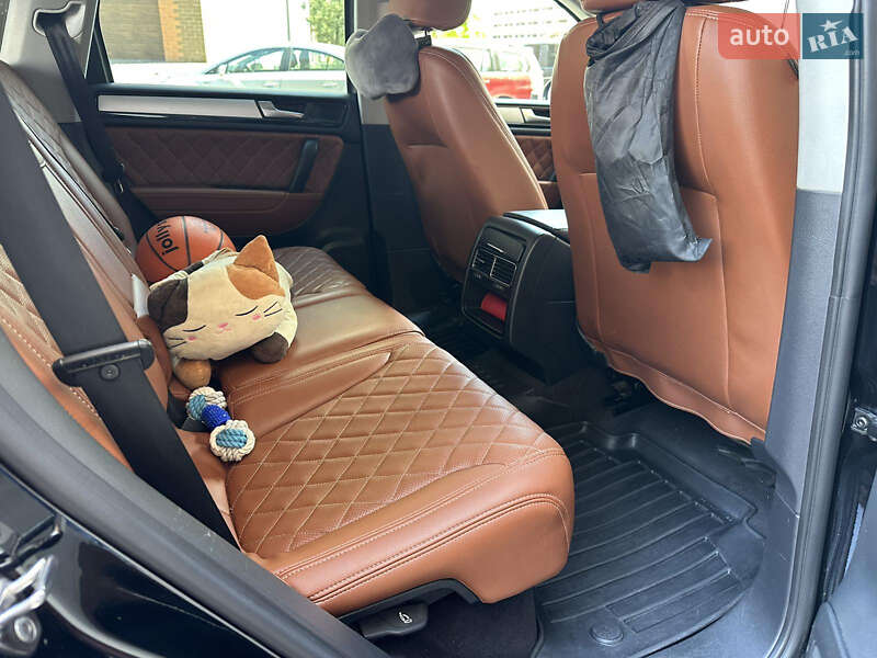 Внедорожник / Кроссовер Volkswagen Touareg 2012 в Одессе