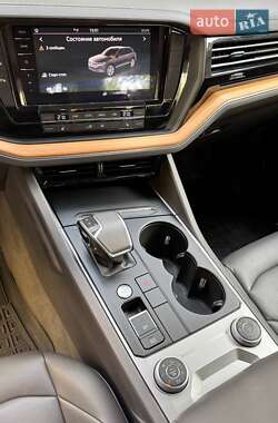 Внедорожник / Кроссовер Volkswagen Touareg 2018 в 