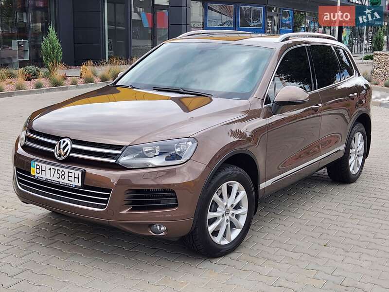 Внедорожник / Кроссовер Volkswagen Touareg 2012 в Виннице